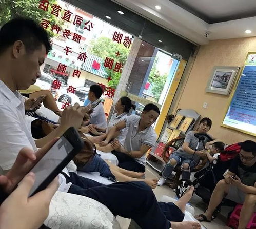 吸金5800億，下班年輕人擠進足療店，修腳理發小店悶聲發大財